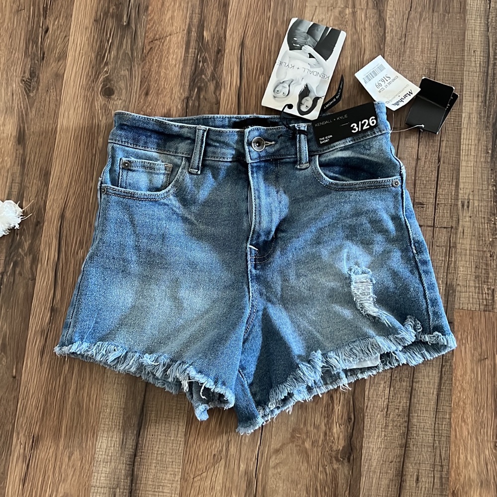 Sz 3 new w tags Kylie shorts